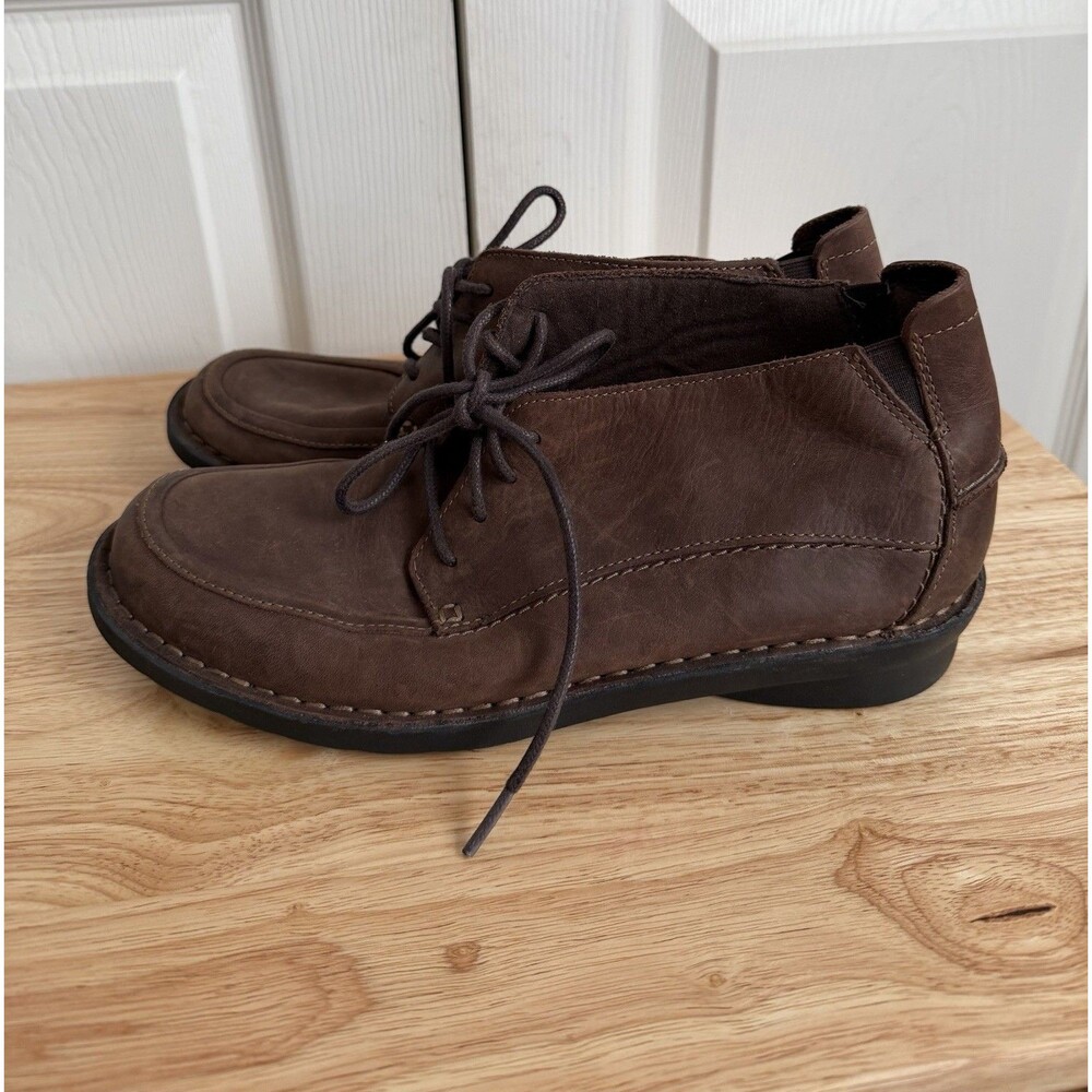 Clarks Collection Boots Womens 9 M Nikki Chukka Brown Suede Leather Lace Up